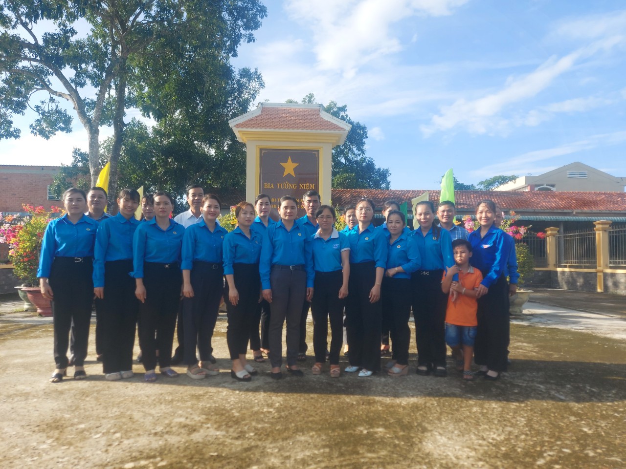 HOẠT ĐỘNG Ý NGHĨA HƯỚNG VỀ NGÀY THƯƠNG BINH, LIỆT SỸ 27/7 CỦA TRƯỜNG MẦM NON HOA HỒNG