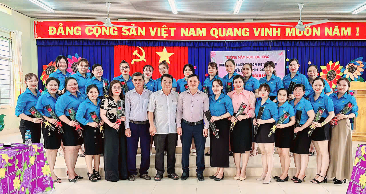 TRƯỜNG MẦM NON HOA HỒNG TỔ CHỨC TỔNG KẾT PHONG TRÀO THI ĐUA YÊU NƯỚC GIAI ĐOẠN 2020-2025, TỔ CHỨC HỌP MẶT 8/3.