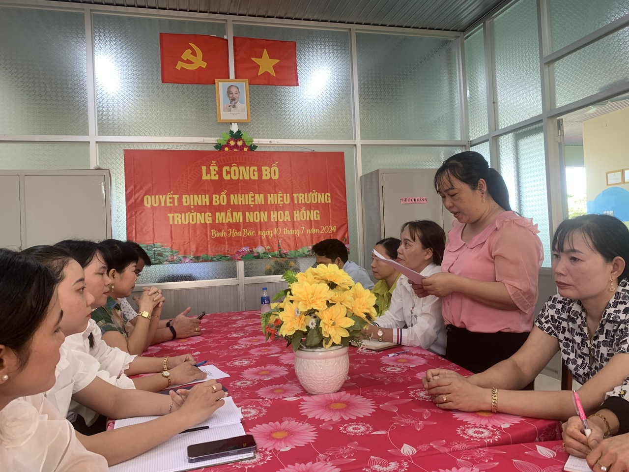 LỄ CÔNG BỐ QUYẾT ĐỊNH BỔ NHIỆM HIỆU TRƯỞNG  TRƯỜNG MẦM NON HOA HỒNG