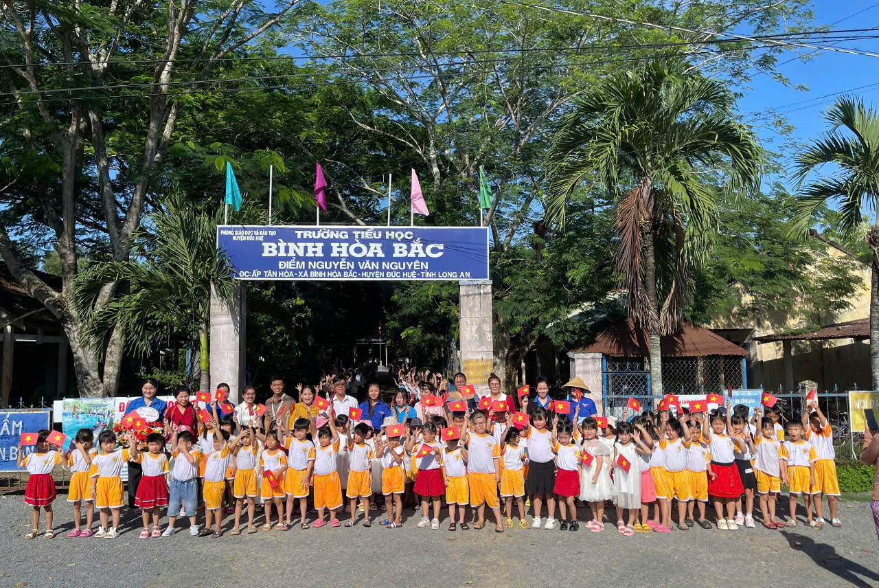 TRƯỜNG MẦM NON HOA HỒNG TỔ CHỨC CHO TRẺ 5-6 TUỔI BUỔI TRẢI NGHIỆM, THAM QUAN TRƯỜNG TIỂU HỌC .