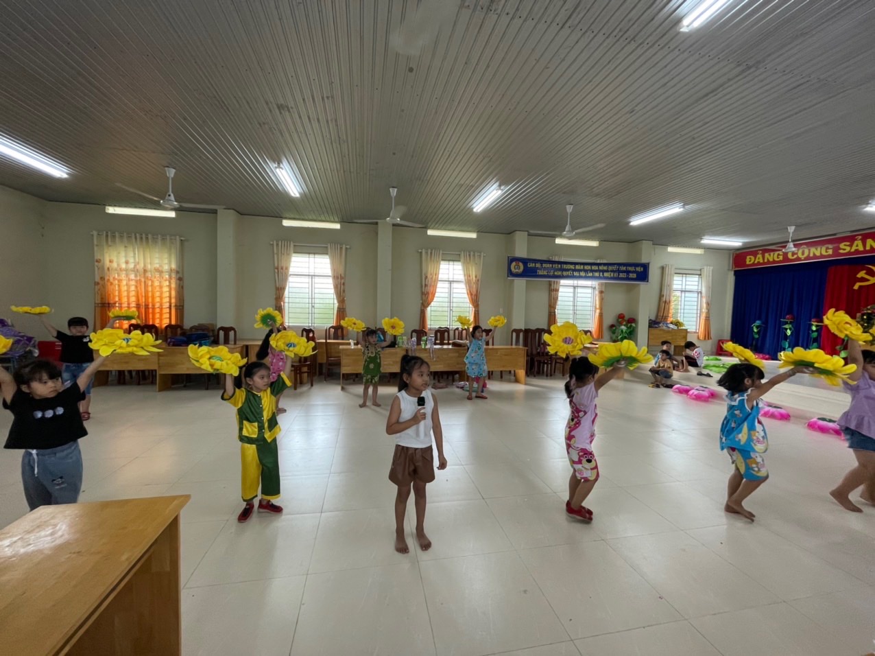 Ý NGHĨA CỦA HOẠT ĐỘNG BIỂU DIỄN VĂN NGHỆ CHO TRẺ MẦM NON